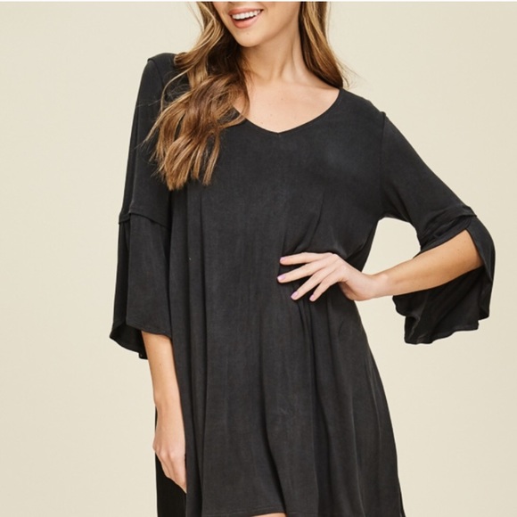 ✨Black Bell Sleeve Dress - Picture 2 of 4